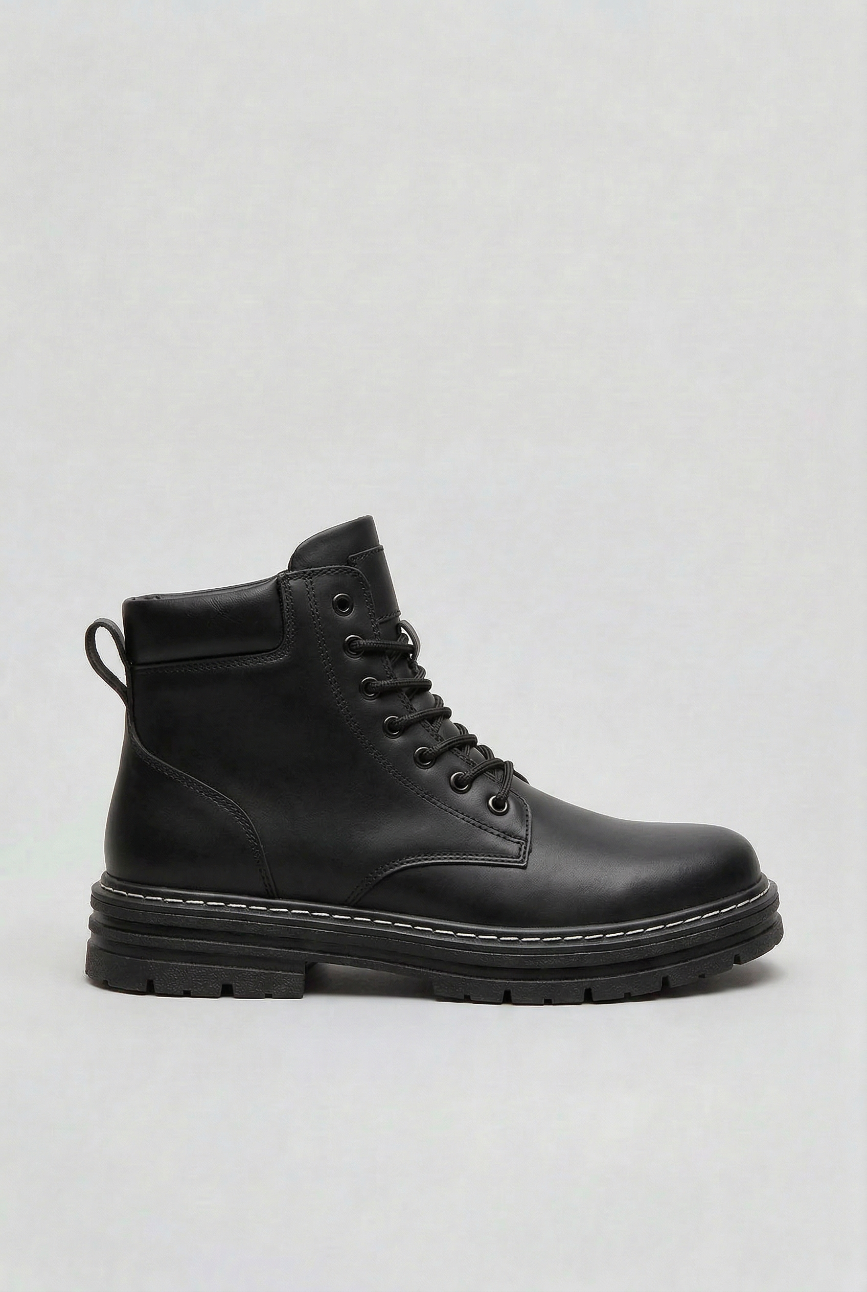 Men's Lace-Up Boots with Chunky Lug Sole for Enhanced Grip and Style 4