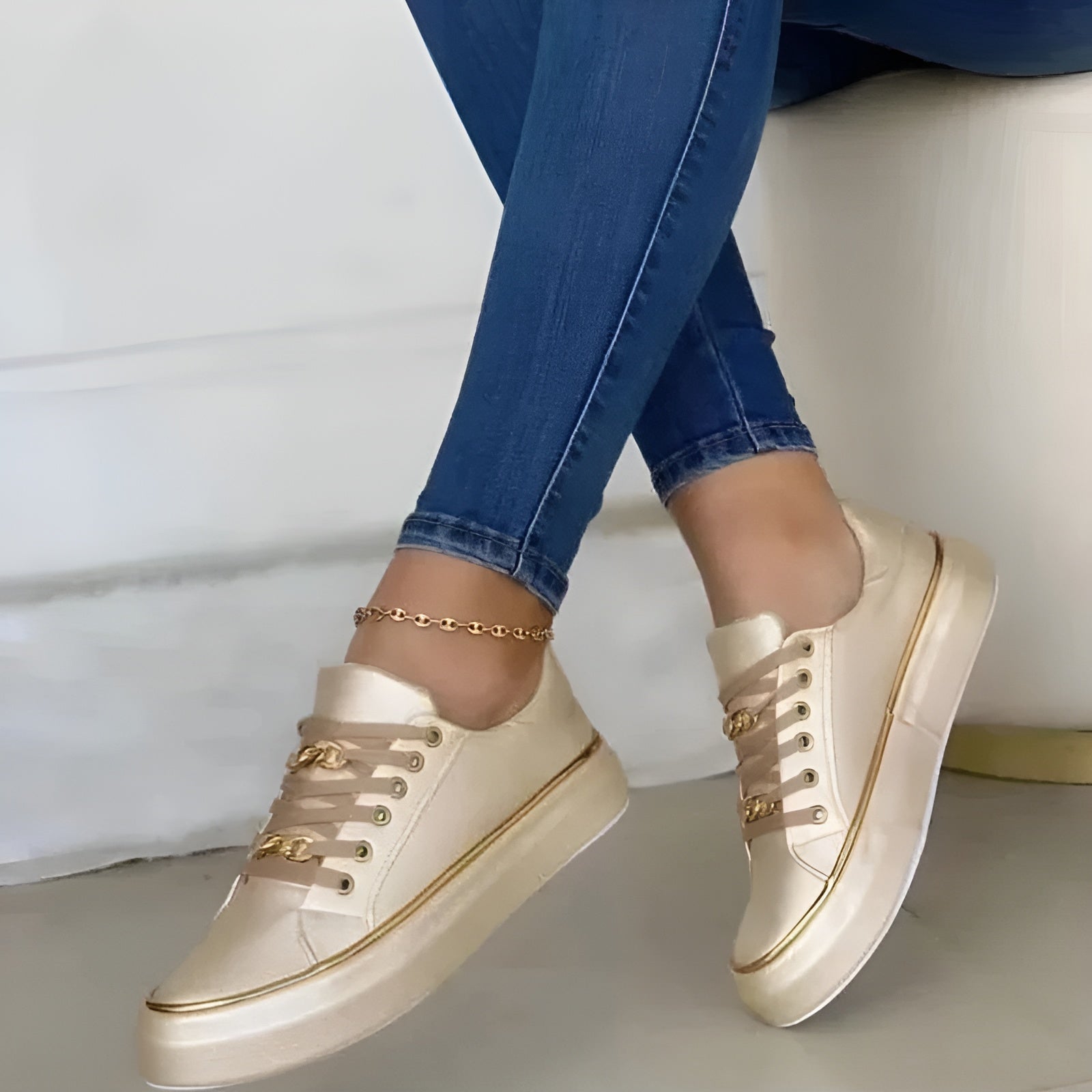 Patricia | Orthopedic Lace-Up Sneakers with Arch Support | Stylish Footwear for All-Day Comfort 4