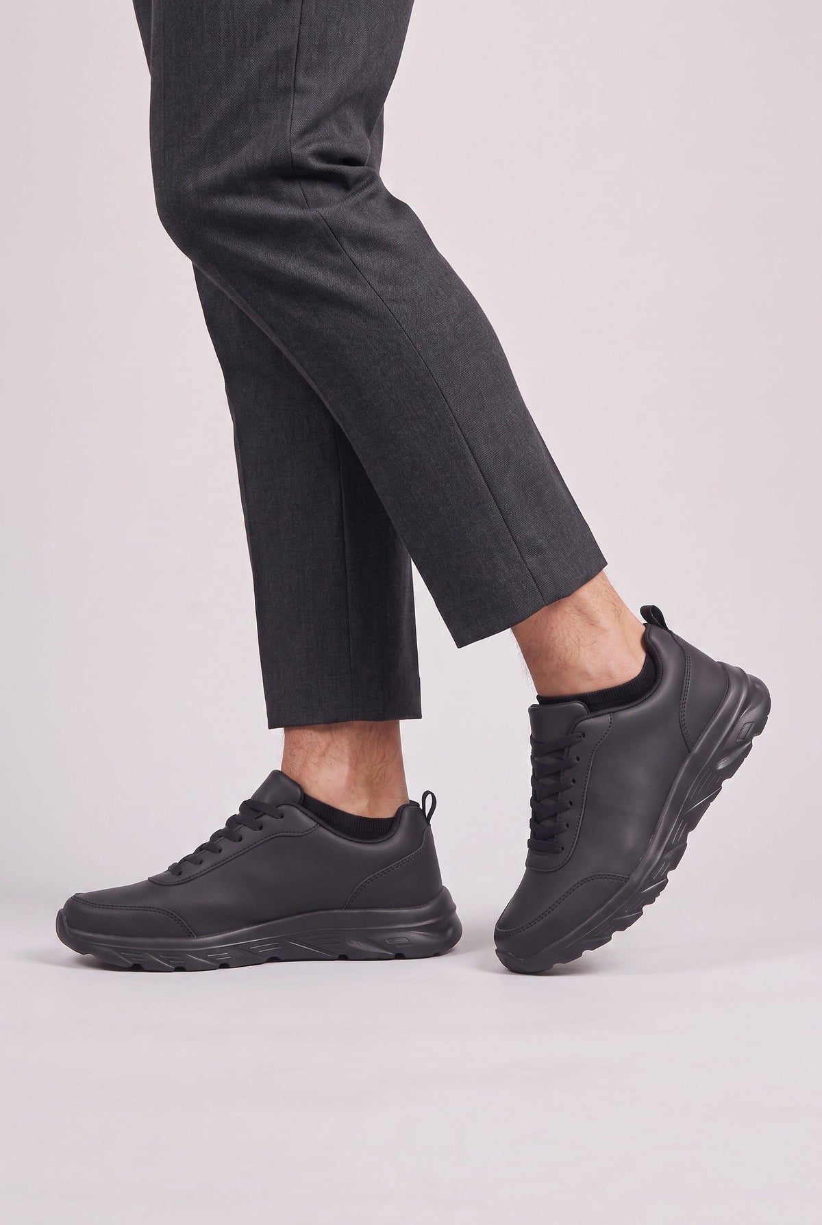 Everyday Trainers | Men's Nike Trainers with Cushioned Comfort | Stylish Lace-Up Walking Shoes for Men 1