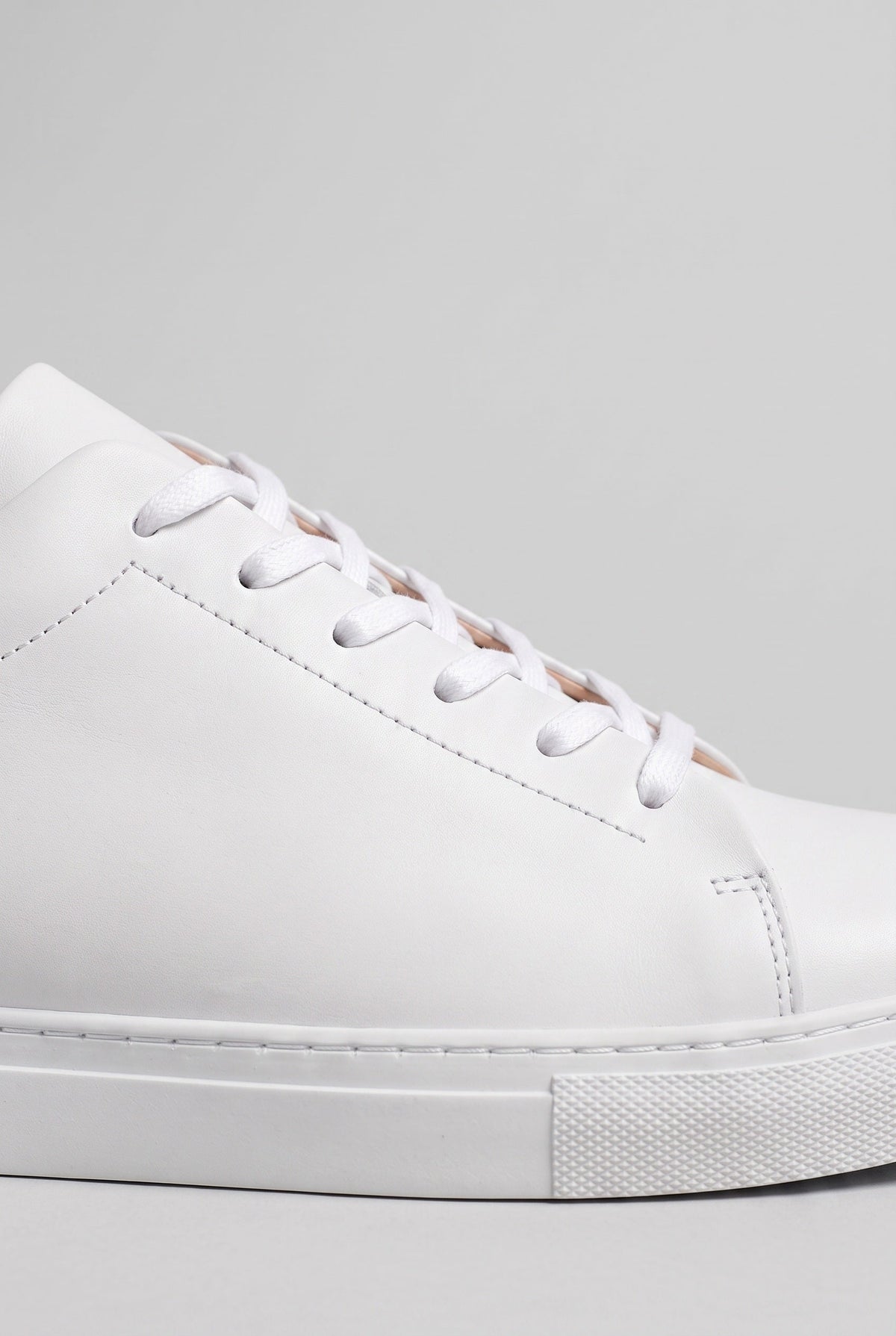 Men's White Trainers | Low-Top Lace-Up Shoes with Textured Heel Counter | Everyday Comfort for Casual Style 1